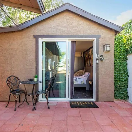 Your Tiny Downtown Home With Backyard Unit D